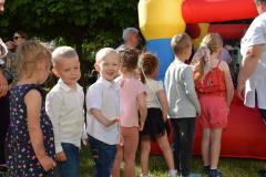 Dzieci podczas występu z okazji 50-lecia Przedszkola Miejskiego nr 3 w Polkowicach